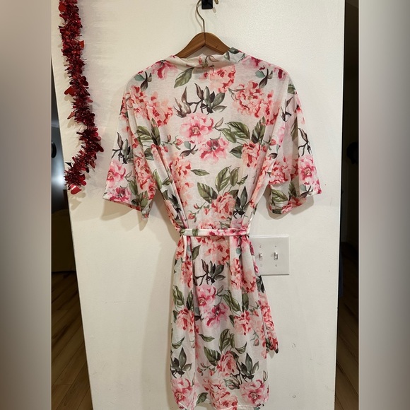 Show Me Your Mumu Women’s Garden of Blooms Brie Robe Pink Floral Boho Beach - Picture 6 of 7